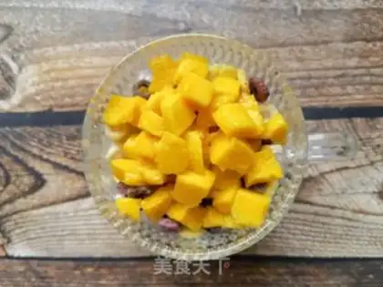 Make Mango-cooked yogurt cup step 4