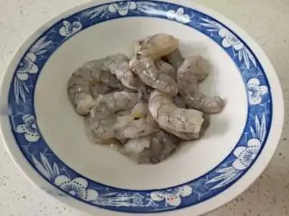 Make Shrimp fried eggs step 2