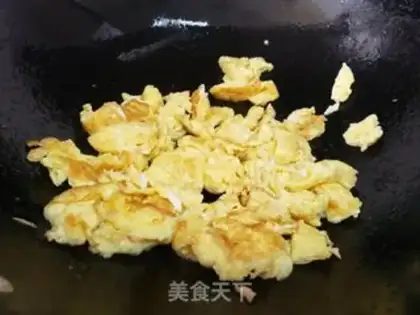 Make Shrimp fried eggs step 5