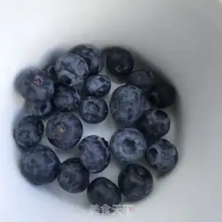 Make Blueberry banana yogurt step 1