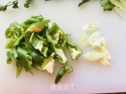 Make Potato pepper fried eggs step 0