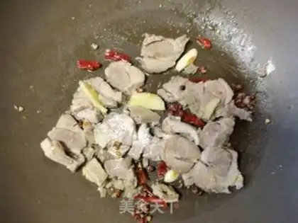 Make Sprinkled onion fried lamb step 5