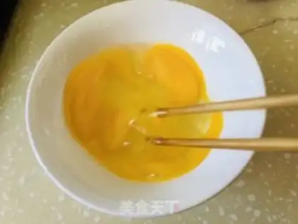 Make Potato pepper fried eggs step 2