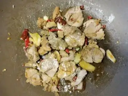 Make Sprinkled onion fried lamb step 7