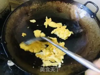 Make Potato pepper fried eggs step 4