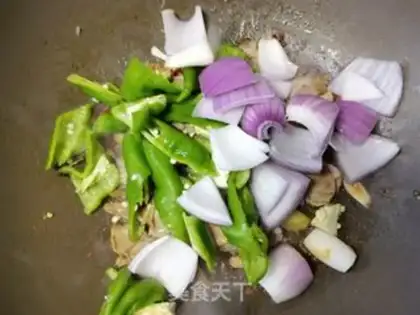 Make Sprinkled onion fried lamb step 8