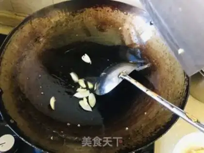 Make Potato pepper fried eggs step 5