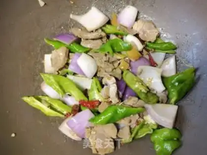 Make Sprinkled onion fried lamb step 9