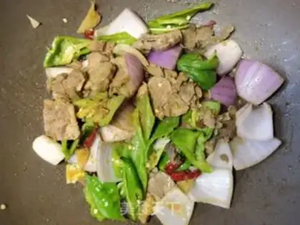Make Sprinkled onion fried lamb step 10