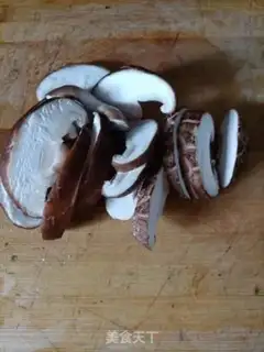Make Garlic mushroom fried eggs step 2