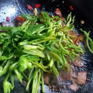 Make The green pepper makes sichuan meat step 7