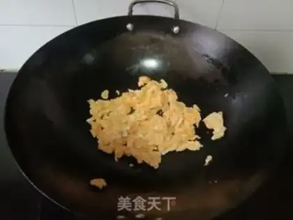 Make Eggs fried with broad sausages step 2