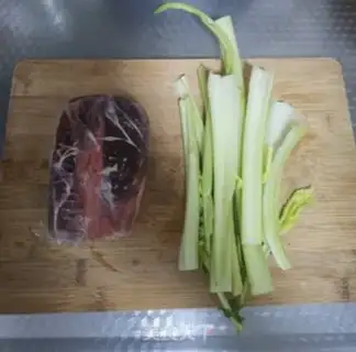 Make Celery with beef step 0