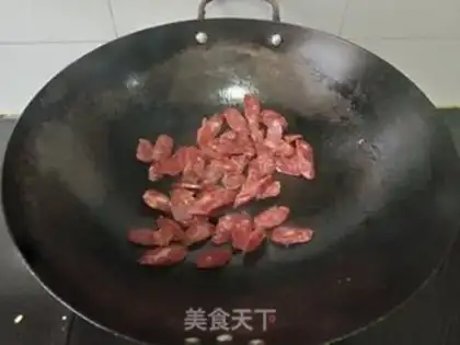 Make Eggs fried with broad sausages step 3