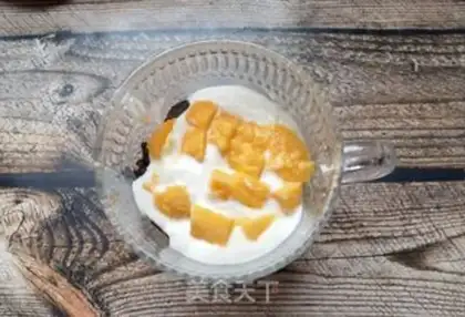 Make Olive Mango sour milk cup step 3