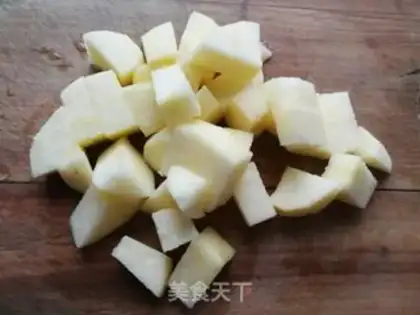 Make Red-tree apple cinnamon tea step 1