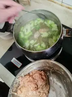 Make Porkball soup step 2