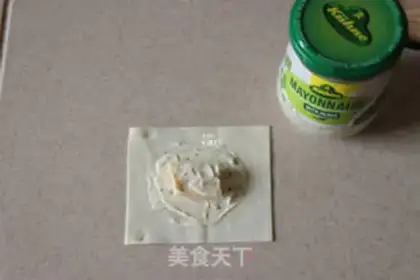 Make mayonnaise banana candy step 3