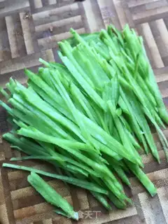 Make Blue carrot fishball soup step 1