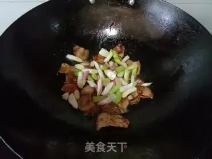 Make Garlic sprouts back to the pot step 7