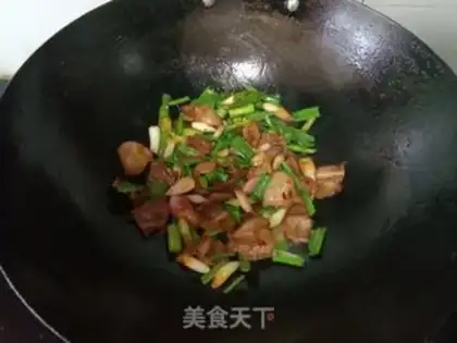 Make Garlic sprouts back to the pot step 8
