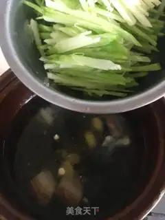 Make Blue carrot fishball soup step 4