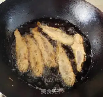Make Fry little yellowfish step 2