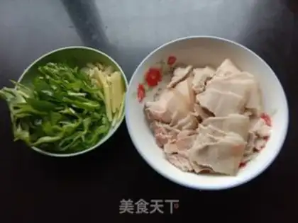 Make The peppers are fried step 0