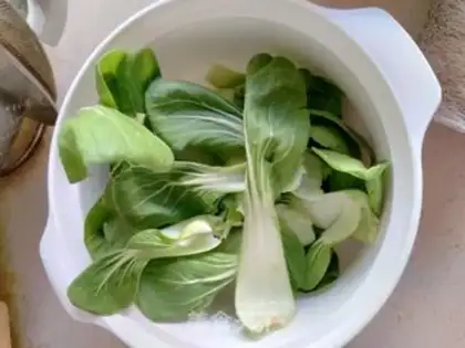 Make Golden fungus oils fan soup step 1