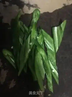 Make Pyramid garlic and fried chicken step 0