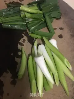 Make Pyramid garlic and fried chicken step 1