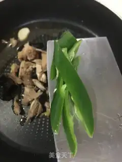 Make Pyramid garlic and fried chicken step 4