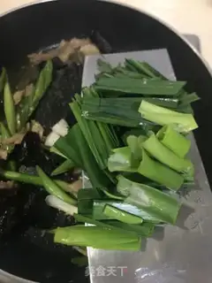 Make Pyramid garlic and fried chicken step 6