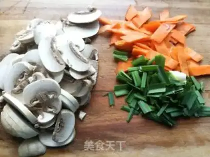 Make Mushroom carrots, fried meat step 1