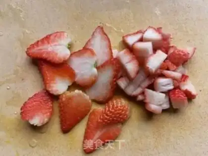 Make Olive Strawberry Butter Sour Cup step 1
