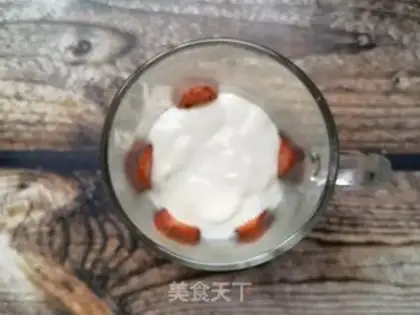 Make Olive Strawberry Butter Sour Cup step 5