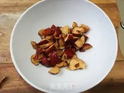 Make Red dates walnut soy step 1