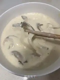 Make Pretzel mushrooms step 3