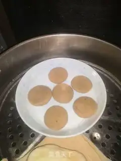Make walnut milk and red fries step 1
