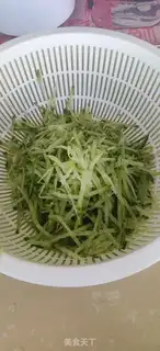 Make Blue radish fan beet soup step 0