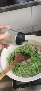 Make Blue radish fan beet soup step 6