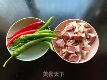 Make Cream pepper fried duck legs step 0