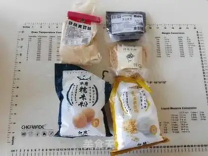 Make Black sesame peanut potatoes step 0