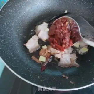 Make Garlic sprouts back to the pot step 5