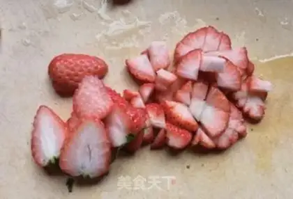 Make Mango strawberry olio yogurt cup step 2