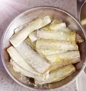 Make Pepper salted fish step 0