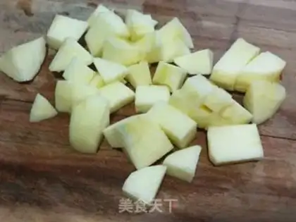 Make Potato apple date soup step 2