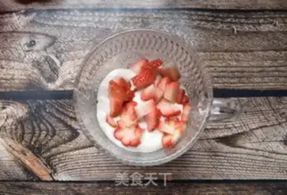 Make Mango strawberry olio yogurt cup step 5