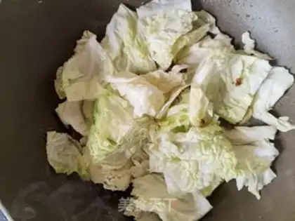 Make The cabbage powdered with the souffle step 4