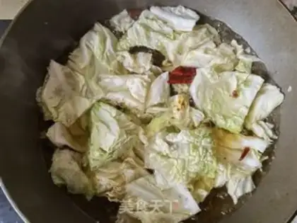 Make The cabbage powdered with the souffle step 5